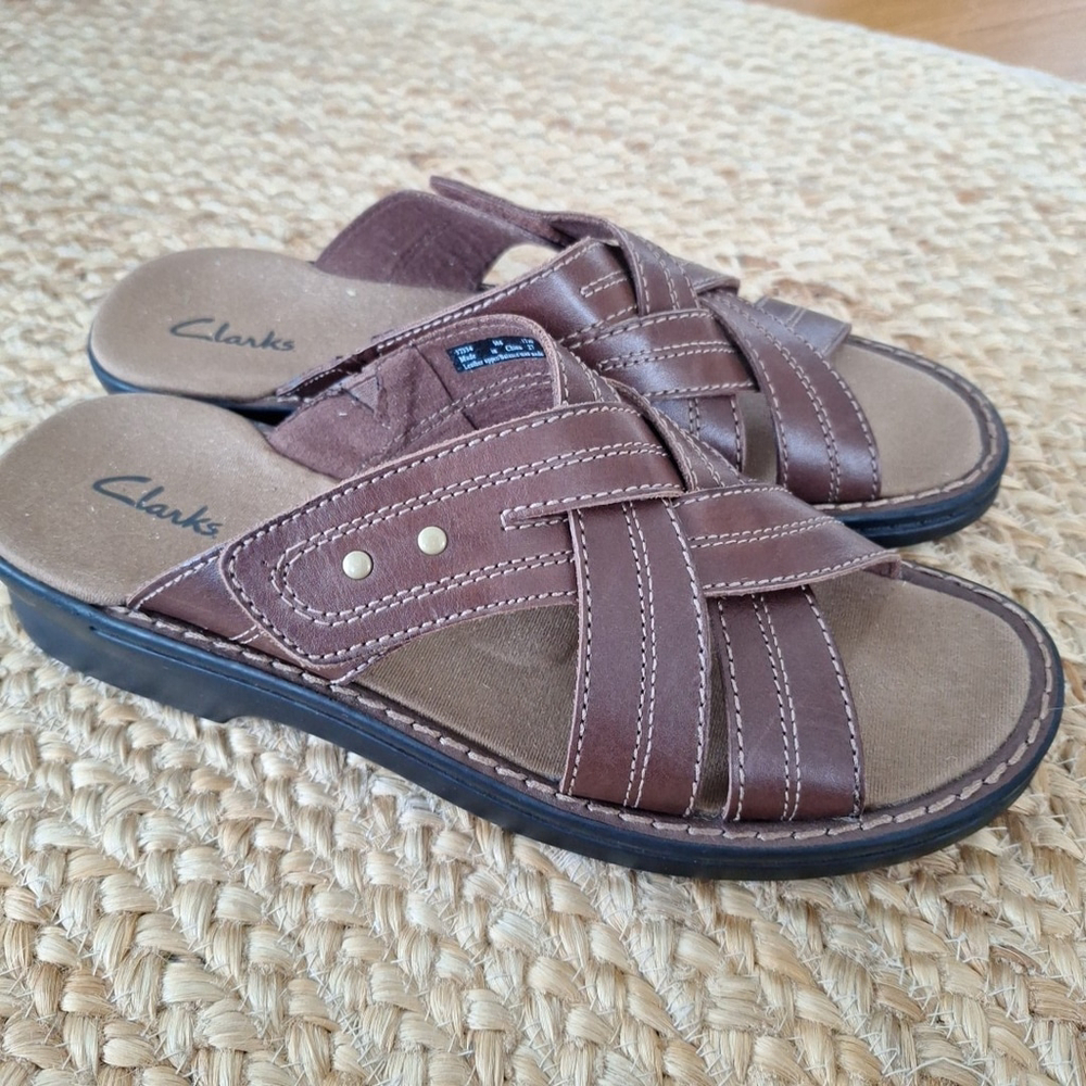 Clarks Womens Size 9M Brown Leather Woven Slip On SANDALS Criss Cross Straps